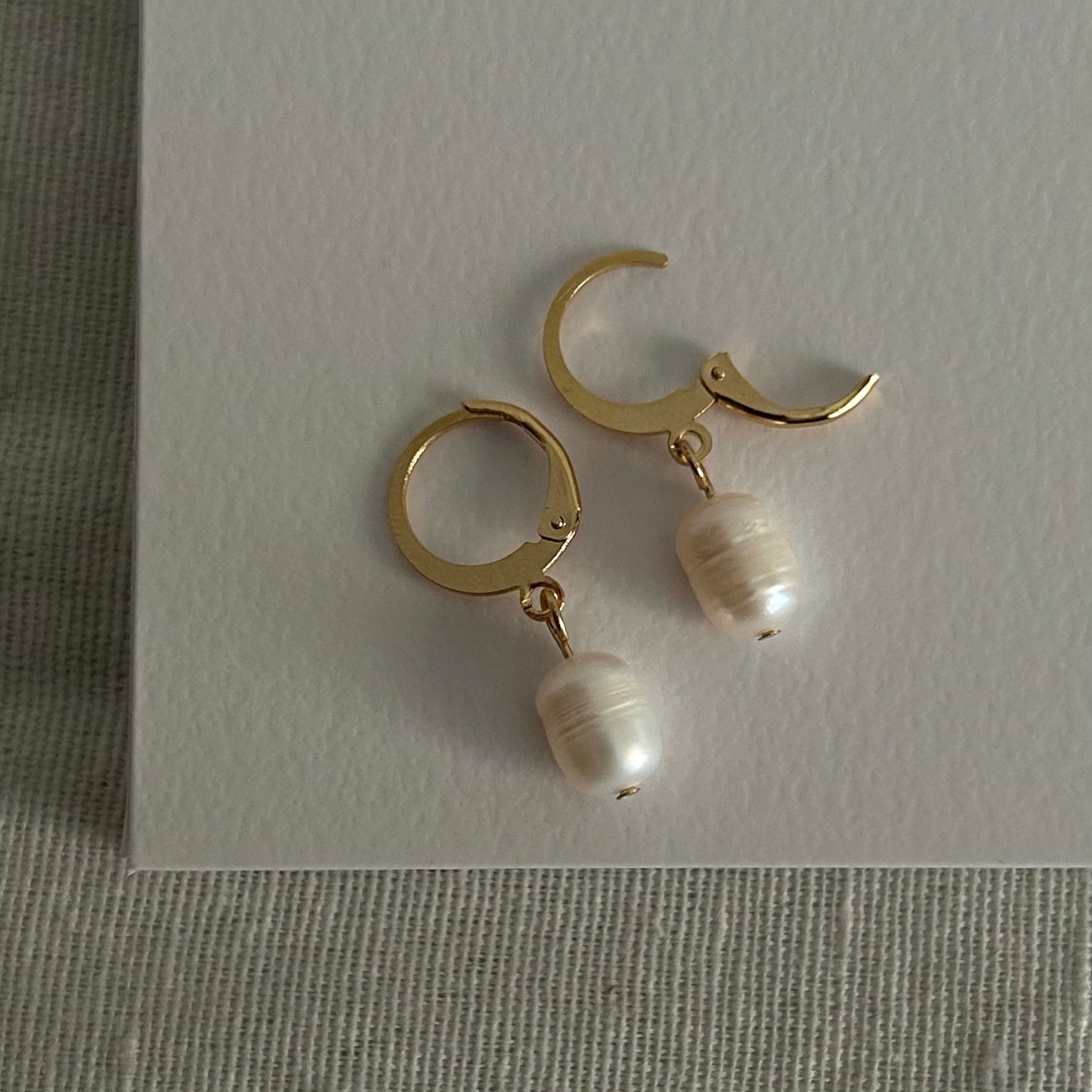 Mini Pearl Earrings Gold