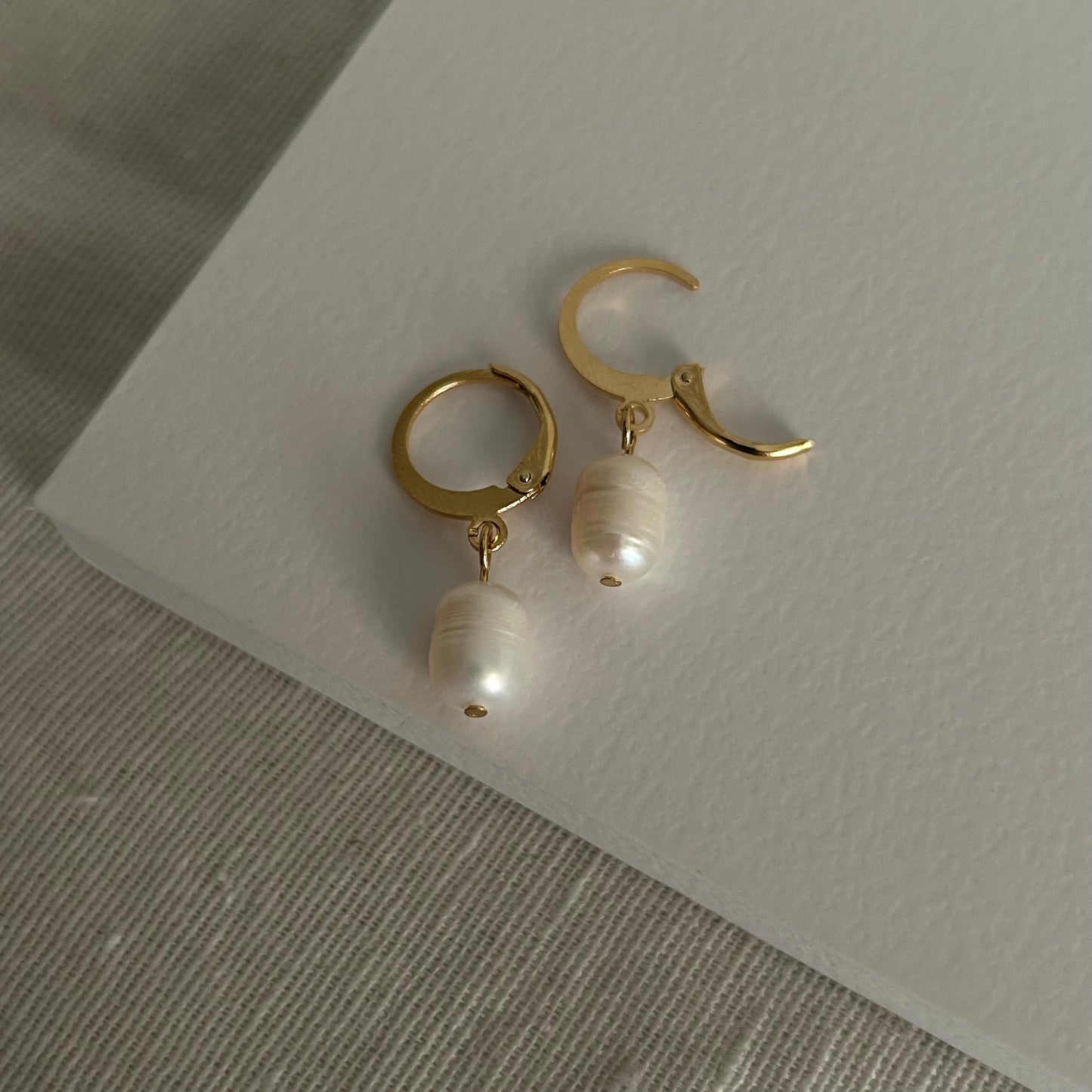 Mini Pearl Earrings Gold