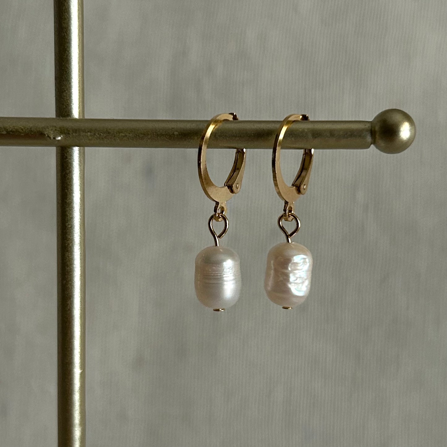 Mini Pearl Earrings Gold