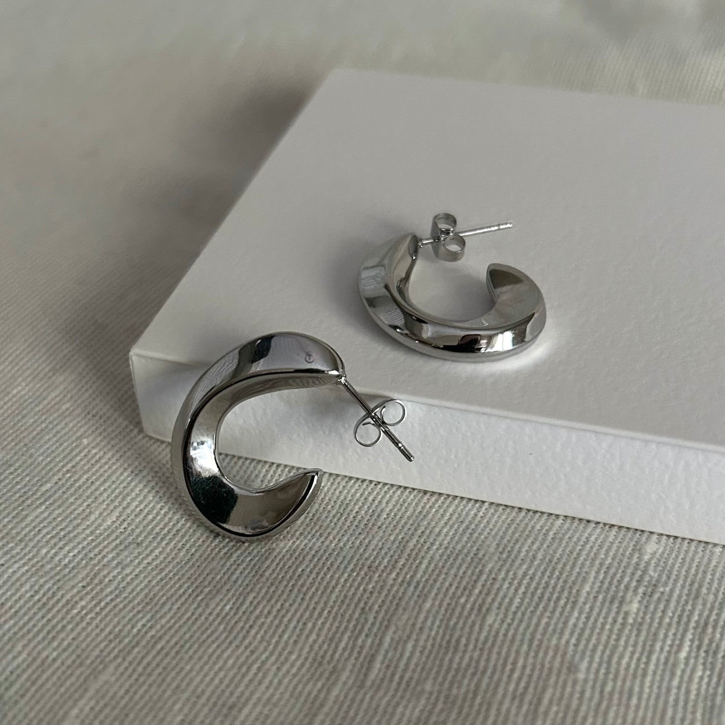 Sandra Hoops Silver -New Collection